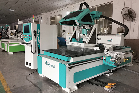 選購數(shù)控開料機的誤區(qū)和幾點注意事項？